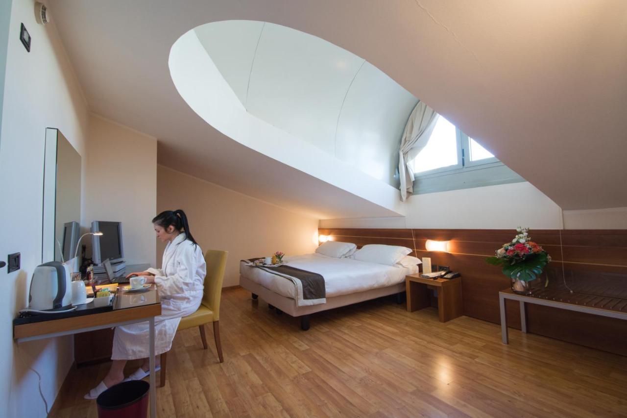 Hotel Royal Falcone Monza Esterno foto