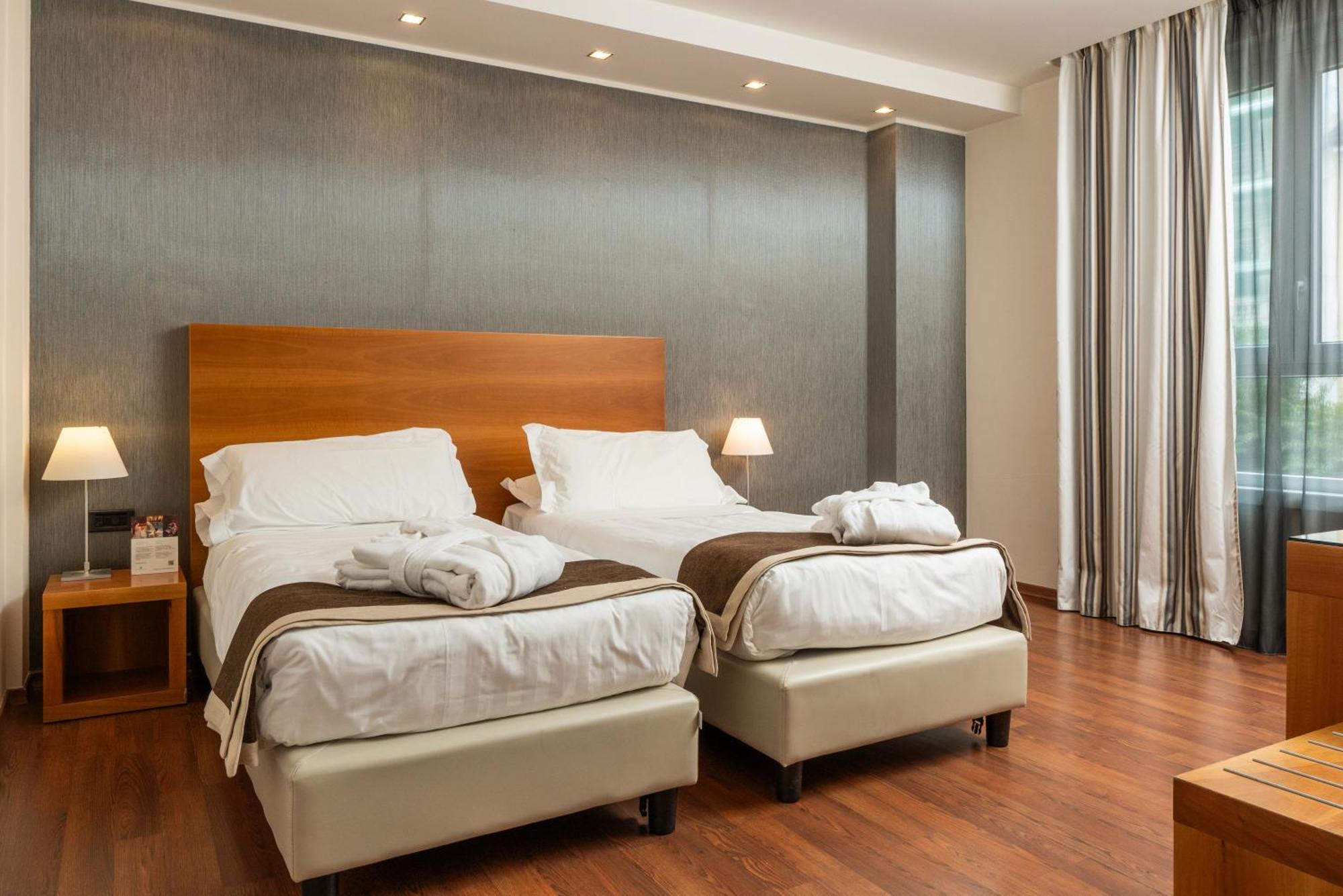 Hotel Royal Falcone Monza Esterno foto