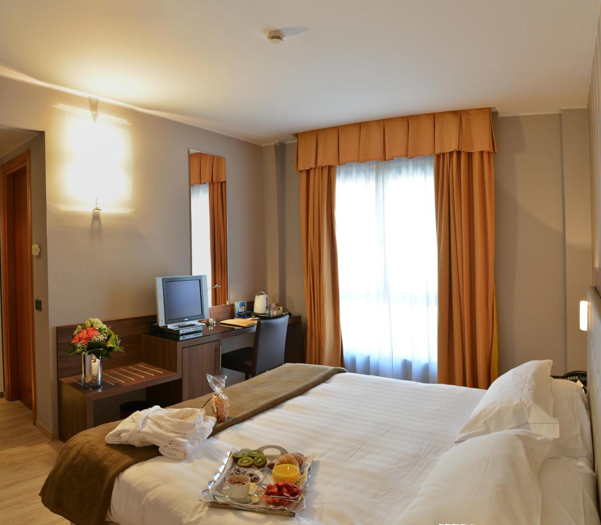 Hotel Royal Falcone Monza Esterno foto