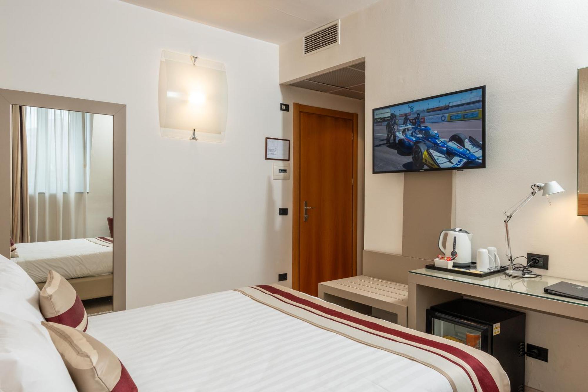 Hotel Royal Falcone Monza Esterno foto